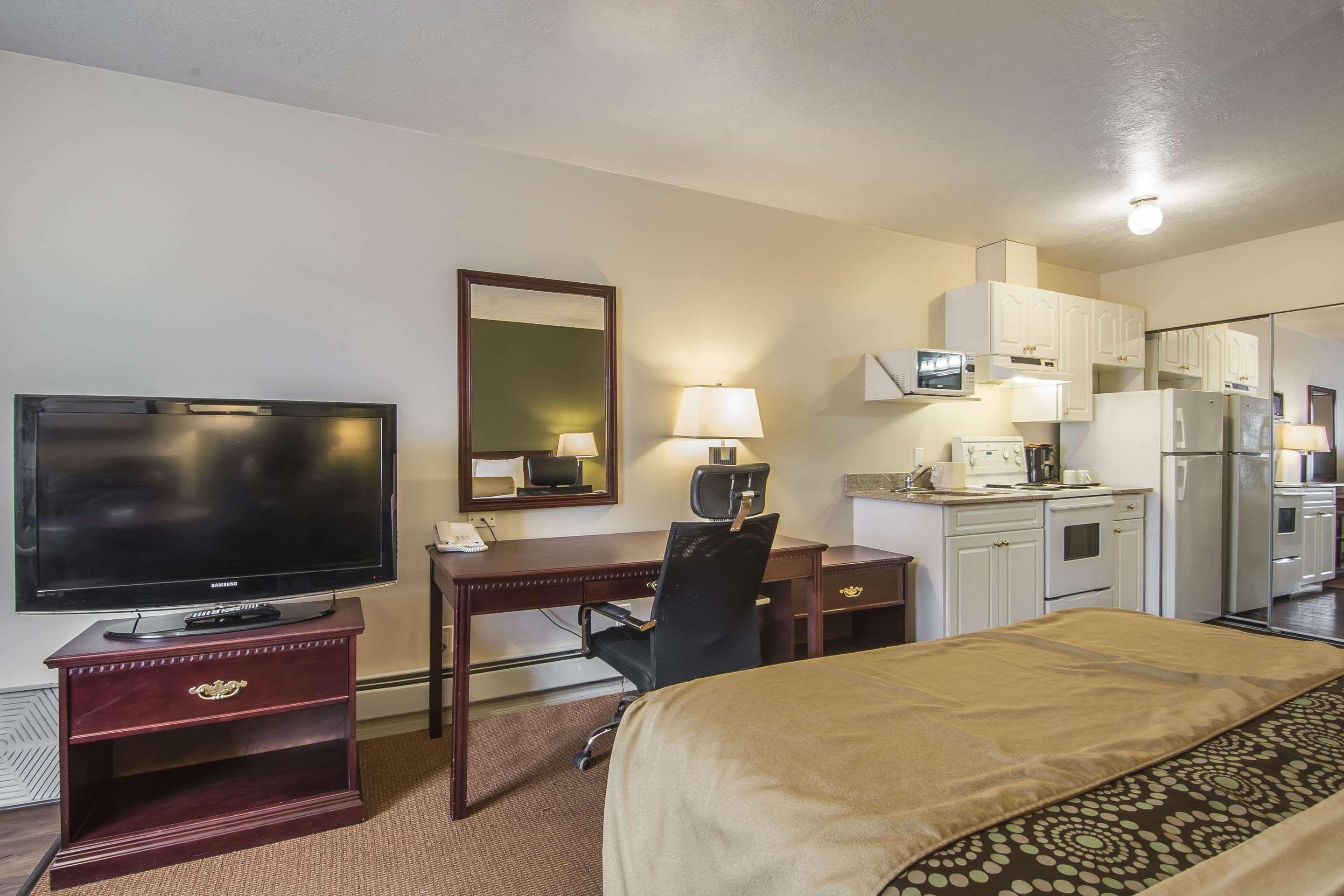Econo Lodge Inn & Suites High Level Bagian luar foto