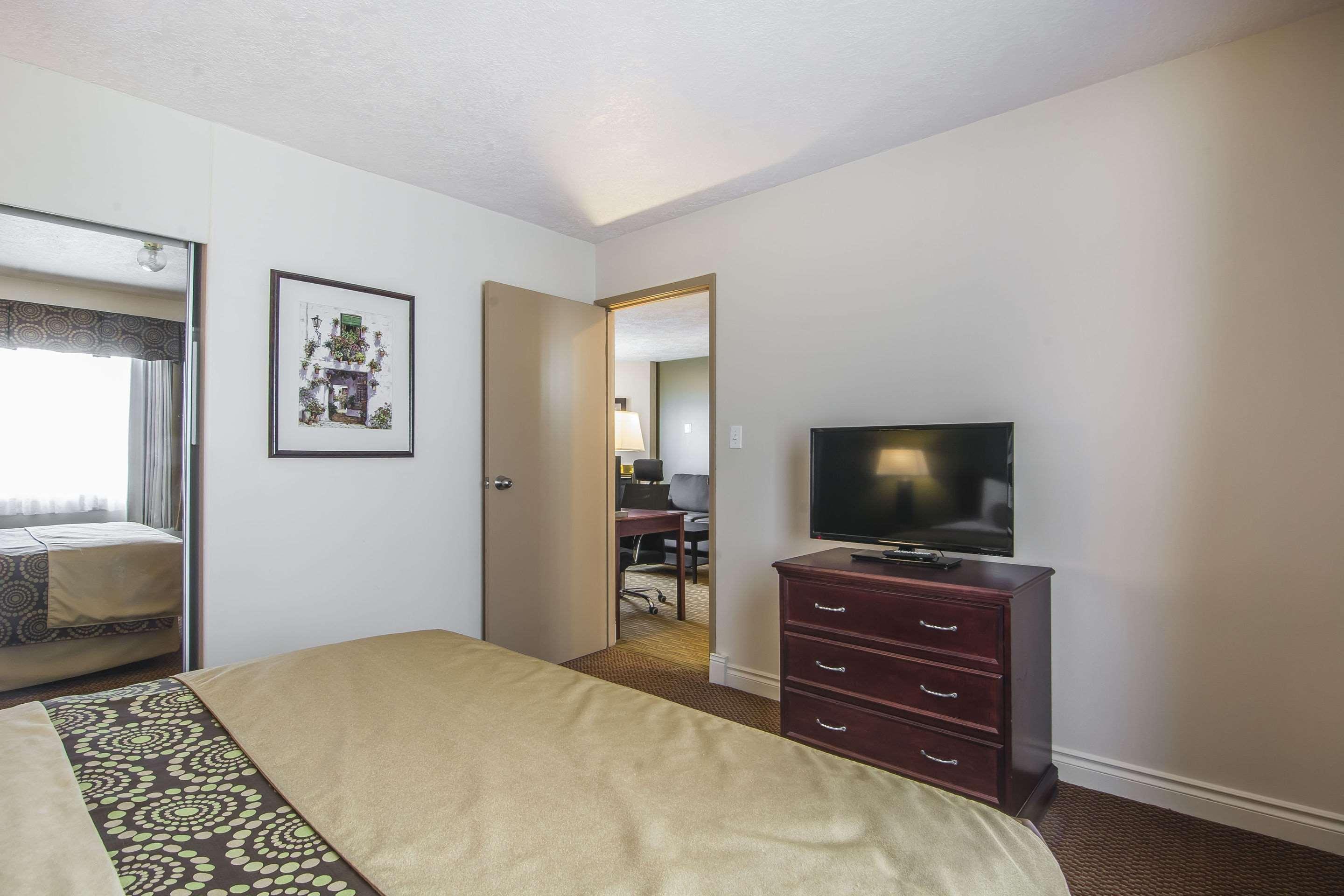 Econo Lodge Inn & Suites High Level Bagian luar foto