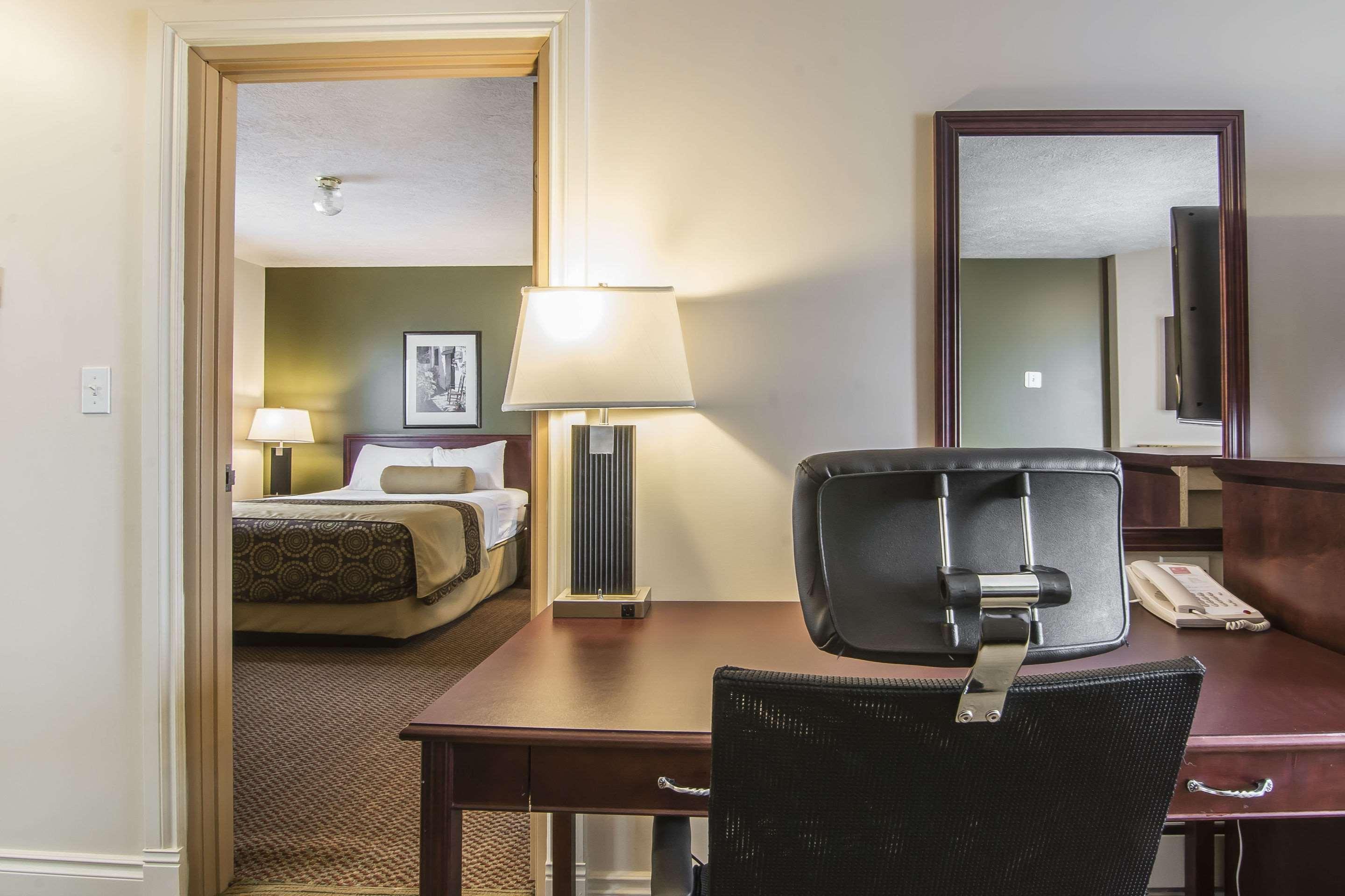 Econo Lodge Inn & Suites High Level Bagian luar foto