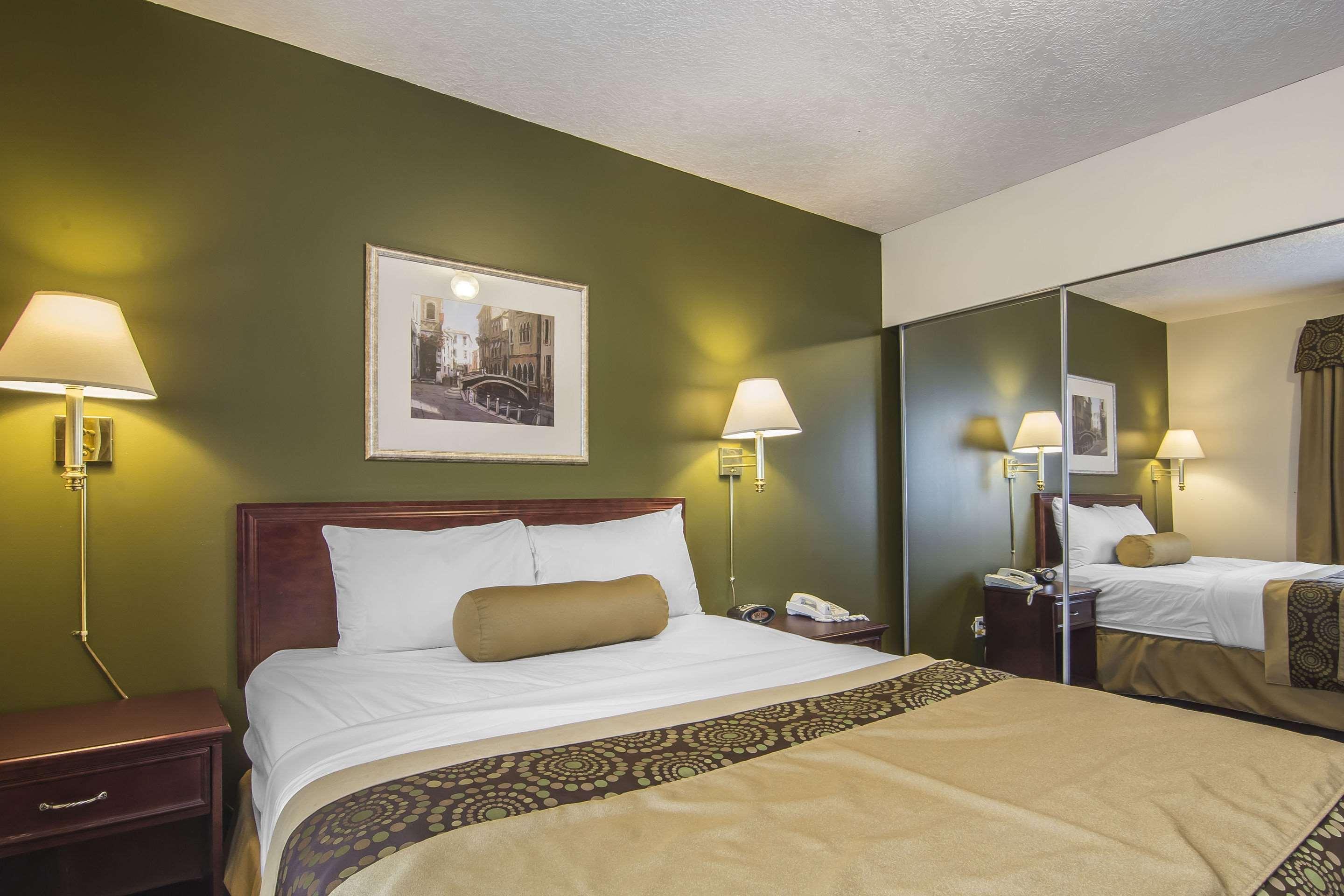 Econo Lodge Inn & Suites High Level Bagian luar foto