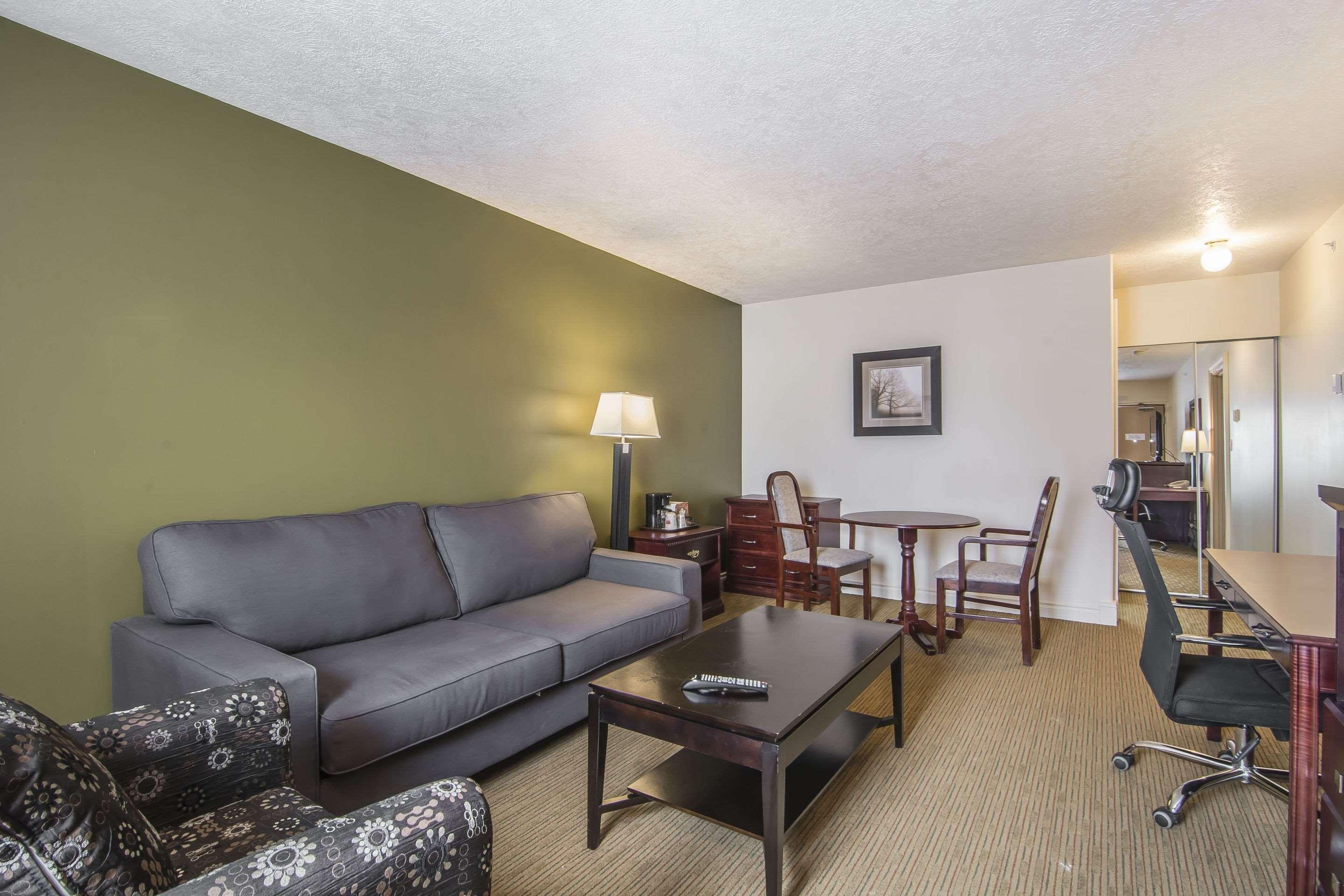 Econo Lodge Inn & Suites High Level Bagian luar foto