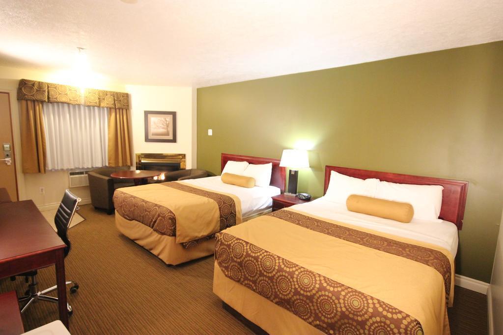 Econo Lodge Inn & Suites High Level Bagian luar foto