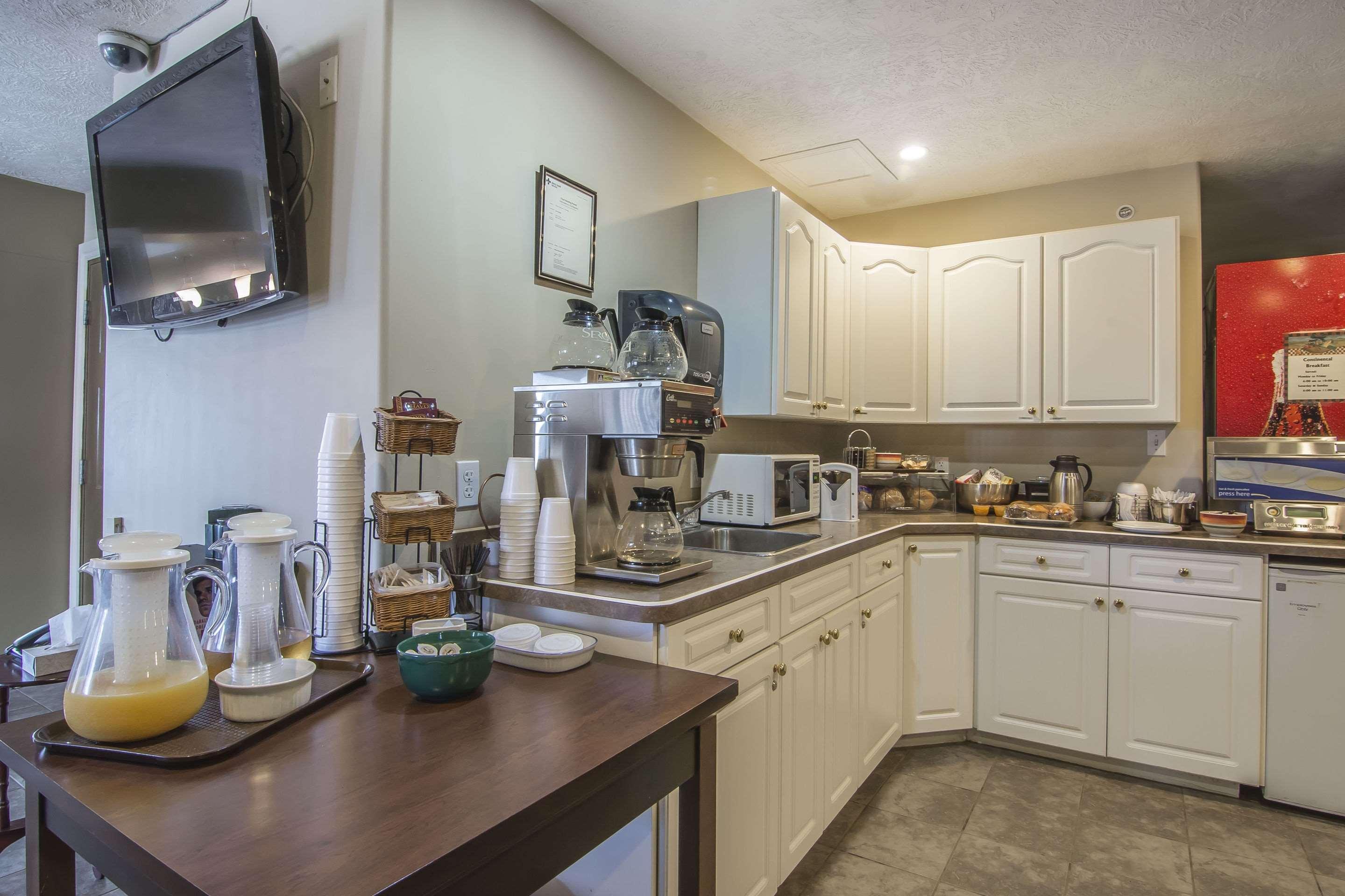 Econo Lodge Inn & Suites High Level Bagian luar foto